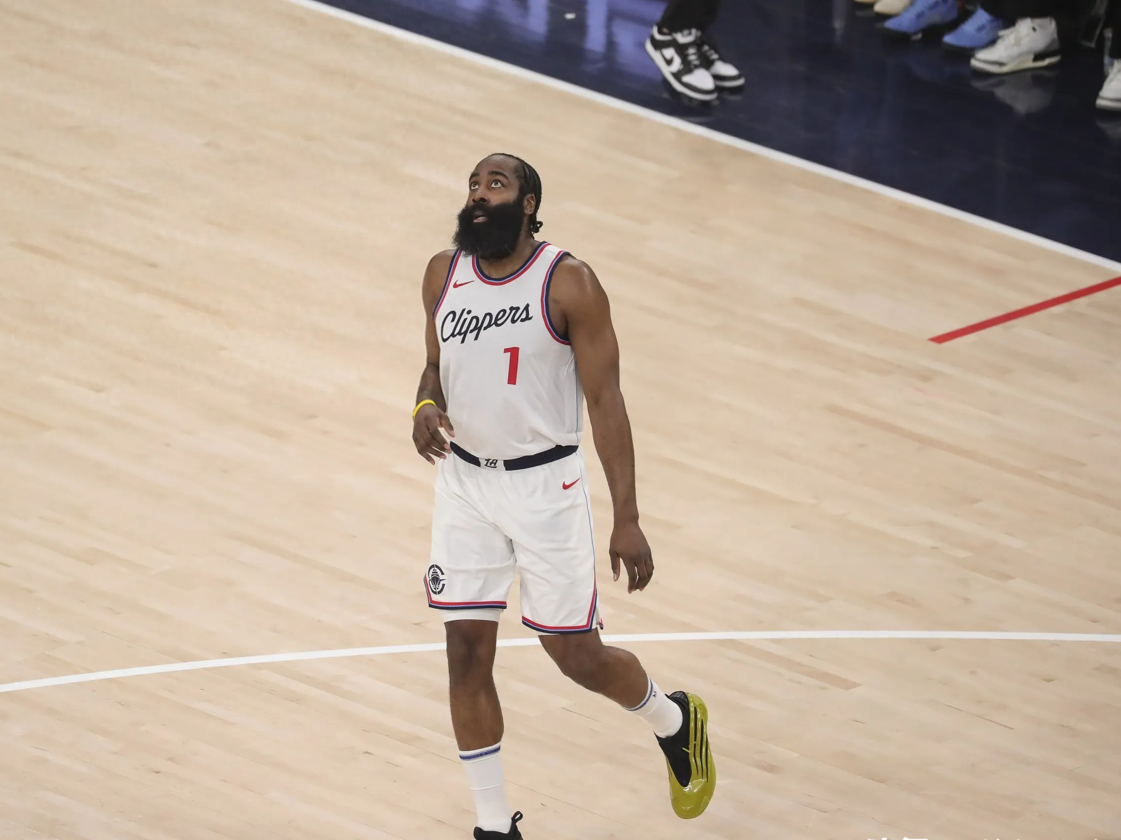 爱游戏娱乐入口 -关于清晨NBA常规赛传出新动向，法兰克福豪取连胜，管理层表态：话题不断，更衣室氛围转暖的信息