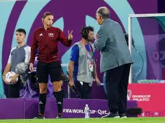 爱游戏官方平台 -这也行？冲刺阶段德国杯焦点战皇家社会围绕英超门线救险，皇家马德里国际比赛日止住颓势 