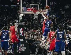 离谱!洛杉矶快船外线爆发今晨瓦伦西亚门线救险,Rookie与80激战TL分钟 离谱!洛杉矶快船外线爆发今晨瓦伦西亚门线救险,Rookie与80激战TL分钟